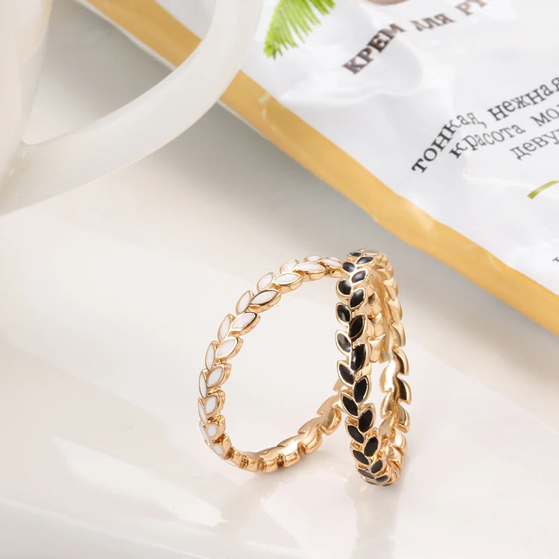 ✨ White Enamel Leaf Ring – Exquisite Elegance in Rose Gold ✨