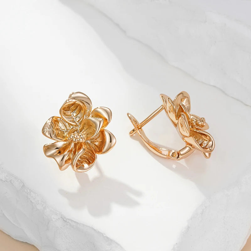 ✨ Glossy Rose Gold Flower Earrings – Timeless Feminine Elegance ✨