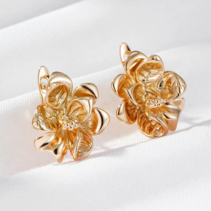 ✨ Glossy Rose Gold Flower Earrings – Timeless Feminine Elegance ✨