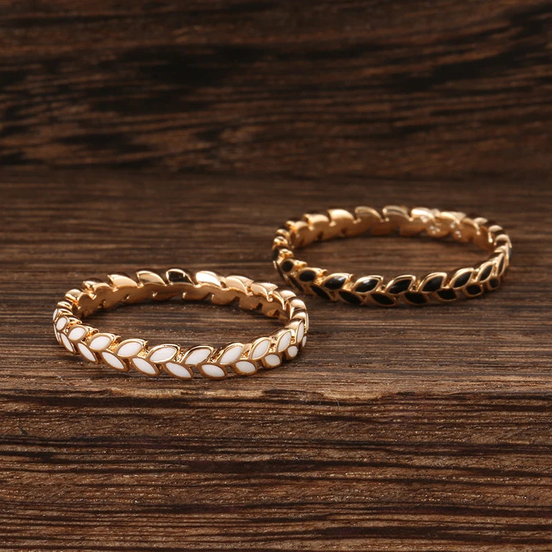 ✨ White Enamel Leaf Ring – Exquisite Elegance in Rose Gold ✨
