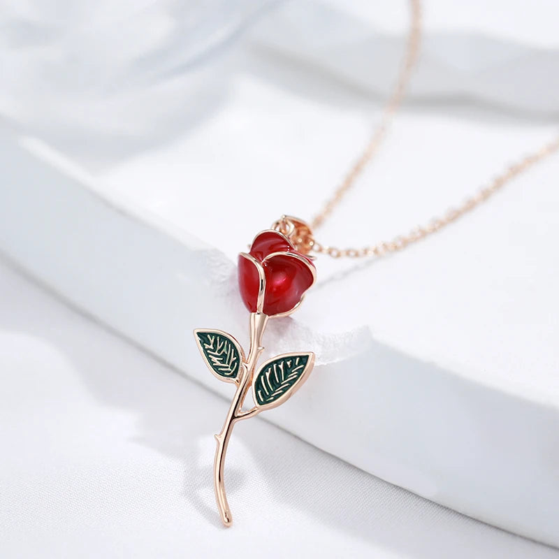 ✨ Rose Pendant Necklace – Vintage Charm in Red Enamel ✨