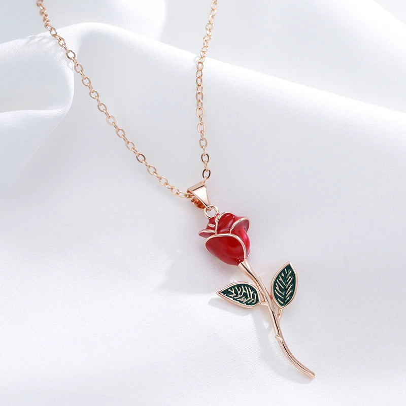 ✨ Rose Pendant Necklace – Vintage Charm in Red Enamel ✨